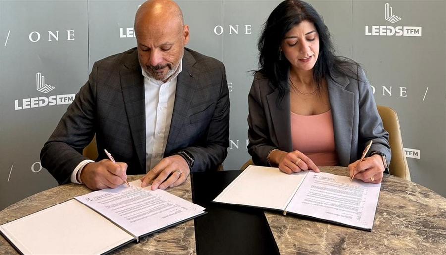 وان أوف وان وLEEDS TFM يوقعان شراكة استراتيجية لضمان الريادة التشغيلية لمشروع Bridges